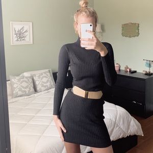 Beige and black BCBG Gen belt